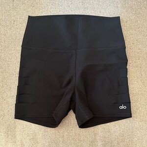 ALO Yoga Slash Bike Shorts / Size M / Black
